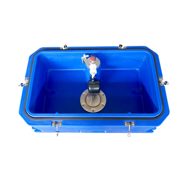 110*70*53 см/3,6*2,3*1,7 футов. Ширина водонагревателя для скота 70 см/2,3 фута. Прочный и подходящий для всех климатических условий