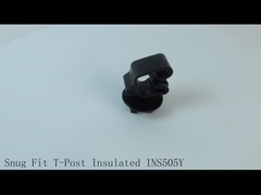 Изоляторы из желтой и черной стальных столбов для электрических ограждений