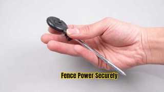 Установка высокоэффективных ввинчиваемых изоляторов для забора на ферме